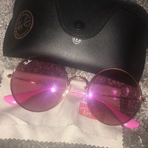 NEVER WORN ROSE GOLD RAYBANS
